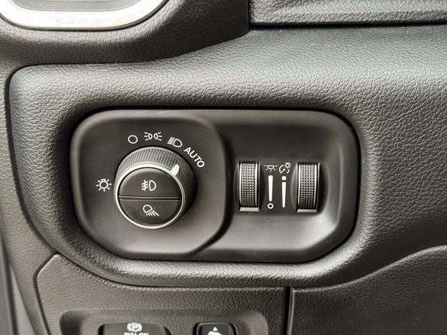 2019 RAM 1500 Laramie 4x4 Crew Cab 5'7" Box