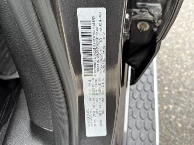 2019 RAM 1500 Laramie 4x4 Crew Cab 5'7" Box