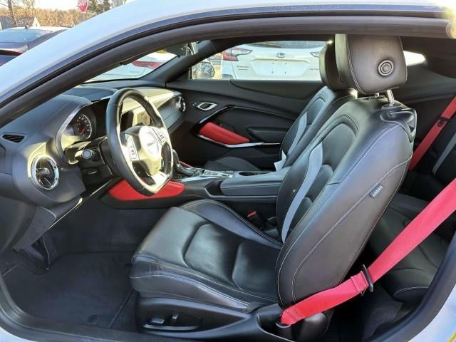 2022 Chevrolet Camaro 2dr Coupe 2LT