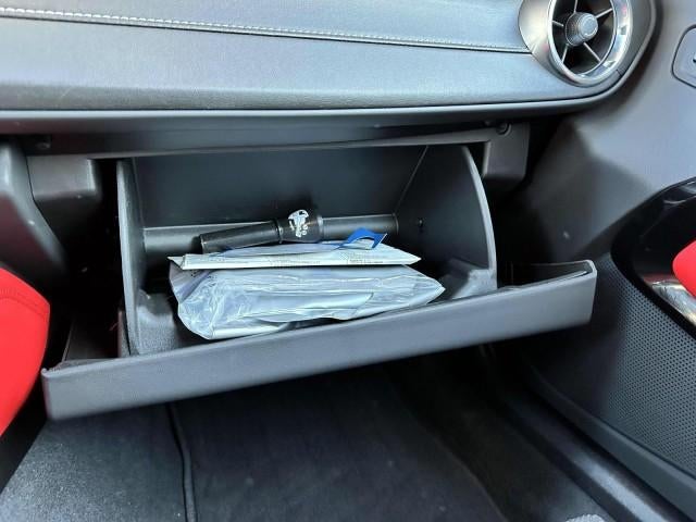 2022 Chevrolet Camaro 2dr Coupe 2LT