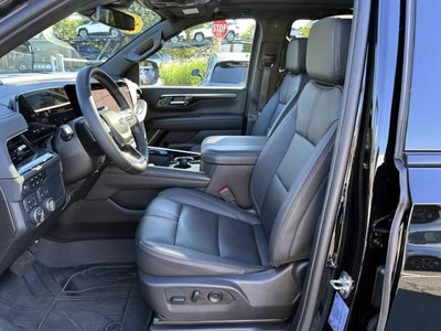 2025 Chevrolet Suburban 4WD RST