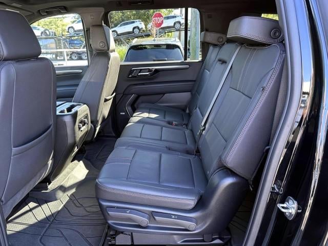2025 Chevrolet Suburban 4WD RST