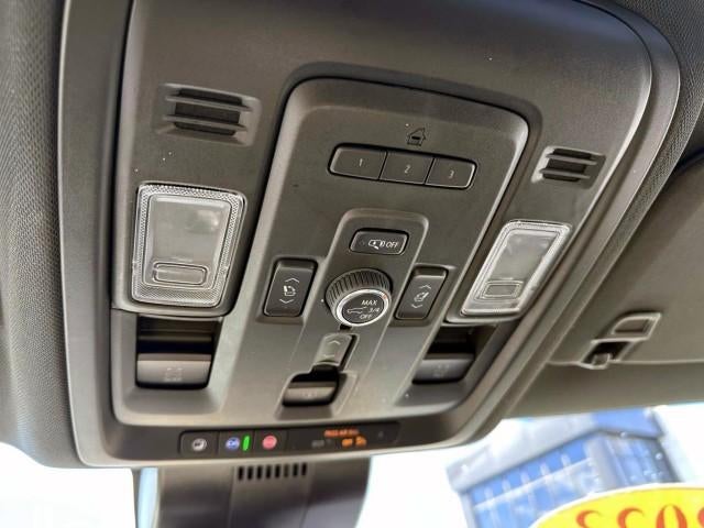 2023 Chevrolet Suburban 4WD Premier