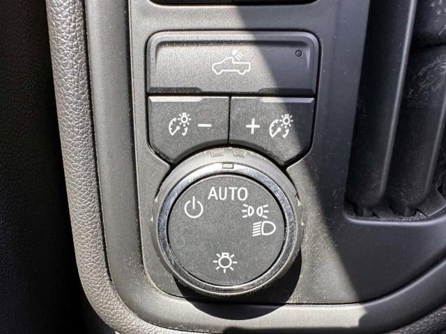 2022 Chevrolet Silverado 1500 Crew Cab Short Box 4-Wheel Drive Custom Trail Boss