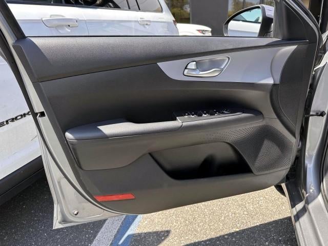 2024 Kia Forte LXS IVT