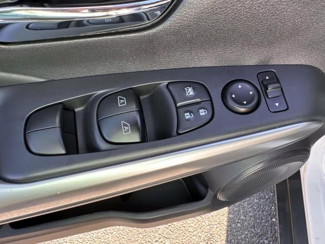 2020 Nissan Kicks SR FWD