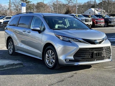 2022 Toyota Sienna XLE AWD 7-Passenger (Natl)