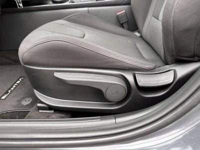 2023 Hyundai ELANTRA SE IVT