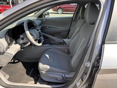 2023 Hyundai ELANTRA SE IVT