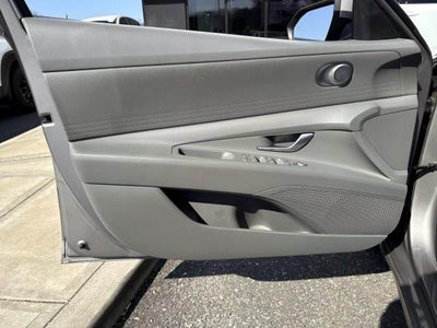 2023 Hyundai ELANTRA SE IVT