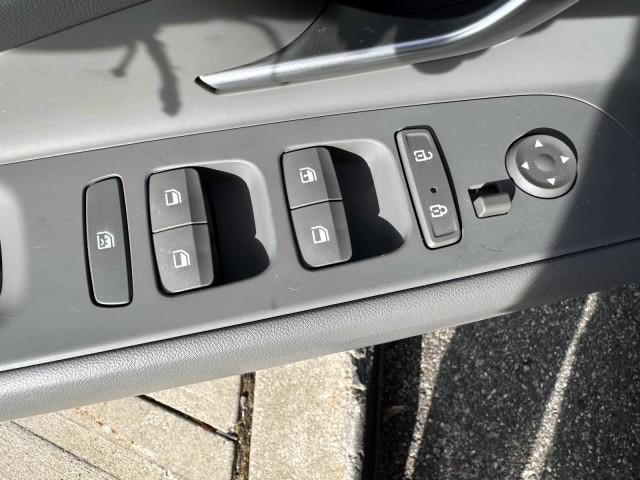 2023 Hyundai ELANTRA SE IVT