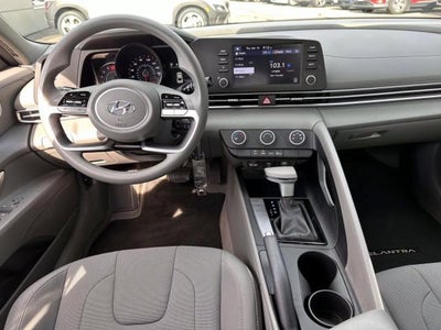 2023 Hyundai ELANTRA SE IVT