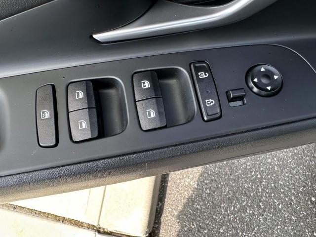2023 Hyundai ELANTRA SE IVT