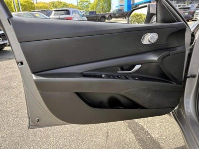 2023 Hyundai ELANTRA SE IVT
