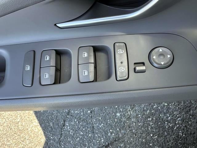 2023 Hyundai ELANTRA SE IVT