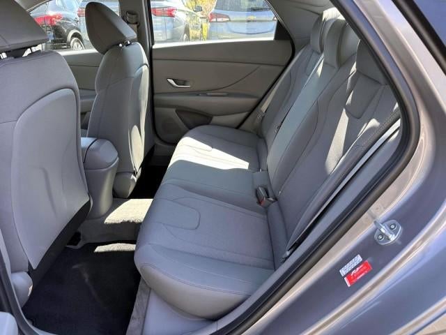 2023 Hyundai ELANTRA SE IVT