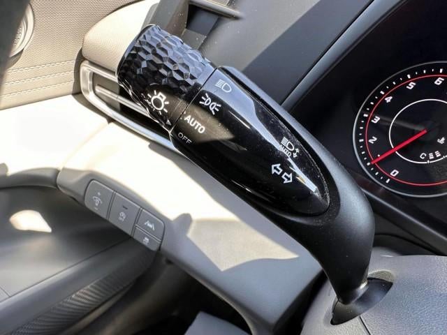 2023 Hyundai ELANTRA SE IVT