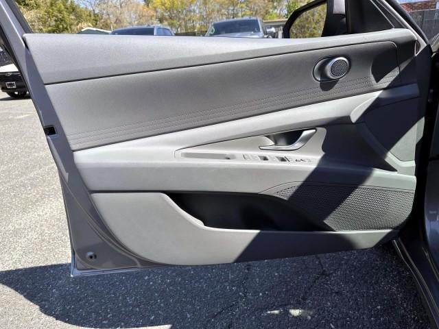 2023 Hyundai ELANTRA SE IVT