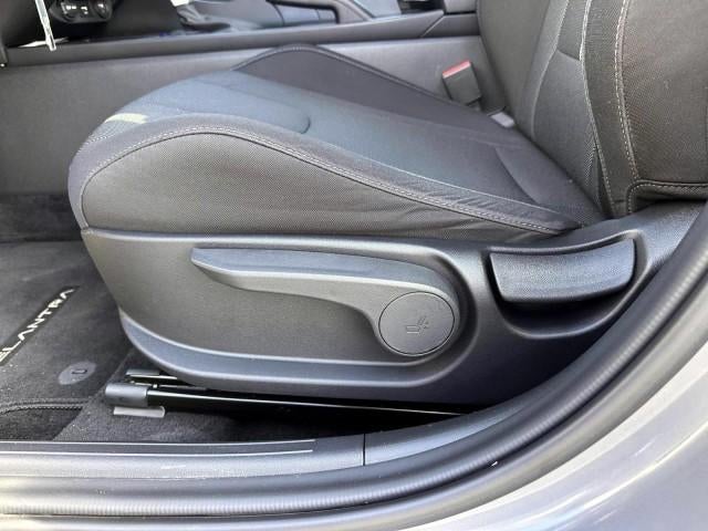 2023 Hyundai ELANTRA SE IVT