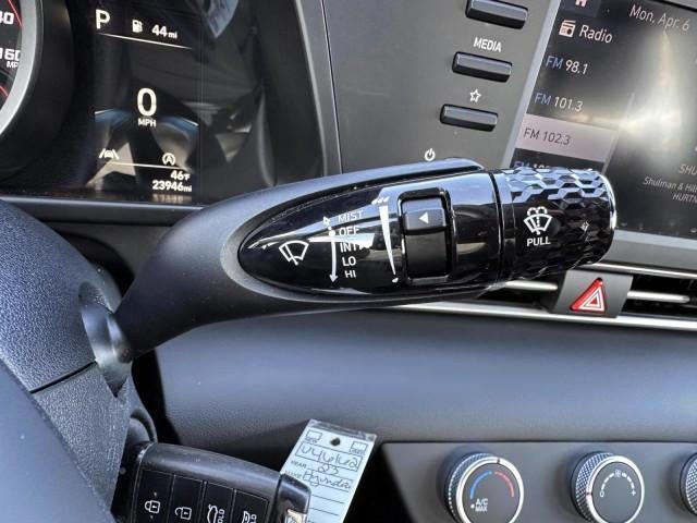 2023 Hyundai ELANTRA SE IVT