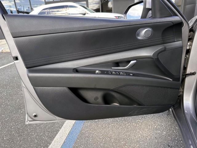 2023 Hyundai ELANTRA SE IVT
