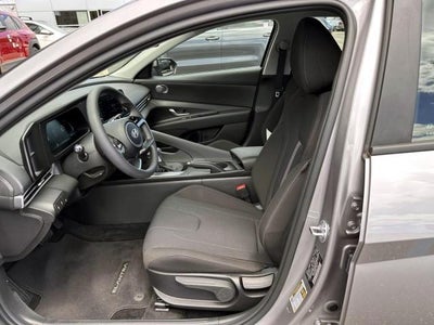 2025 Hyundai ELANTRA SE IVT