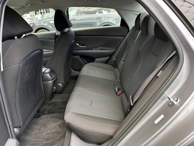 2025 Hyundai ELANTRA SE IVT