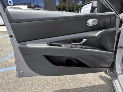 2025 Hyundai ELANTRA SE IVT