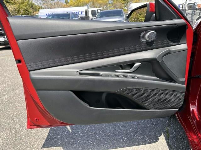 2024 Hyundai ELANTRA SE IVT