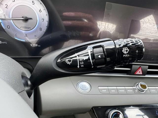 2024 Hyundai ELANTRA SEL IVT