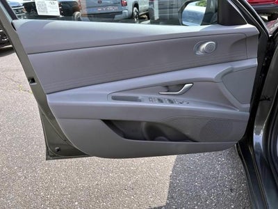 2024 Hyundai ELANTRA SEL IVT
