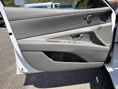 2025 Hyundai ELANTRA SEL Sport IVT