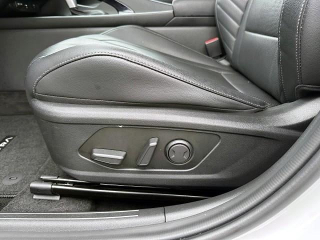 2025 Hyundai ELANTRA Limited IVT