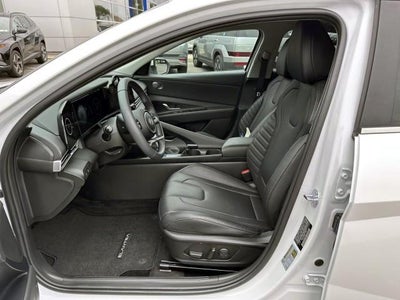 2025 Hyundai ELANTRA Limited IVT