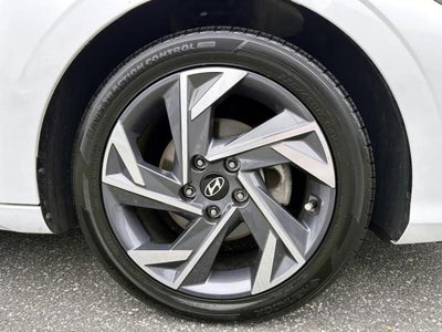 2025 Hyundai ELANTRA Limited IVT