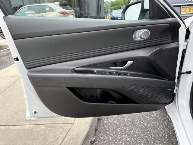 2025 Hyundai ELANTRA Limited IVT