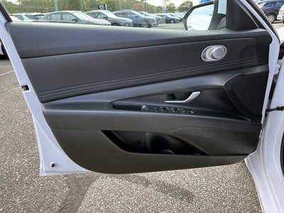 2024 Hyundai ELANTRA SEL IVT