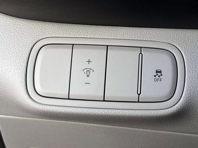 2023 Hyundai VENUE SEL IVT